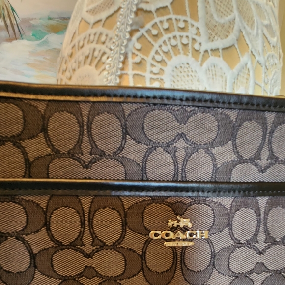 Storypatch Coach! COLLECTIBLE..Canvas Monogram Crossbody..Nearly new condition! - Picture 3 of 14